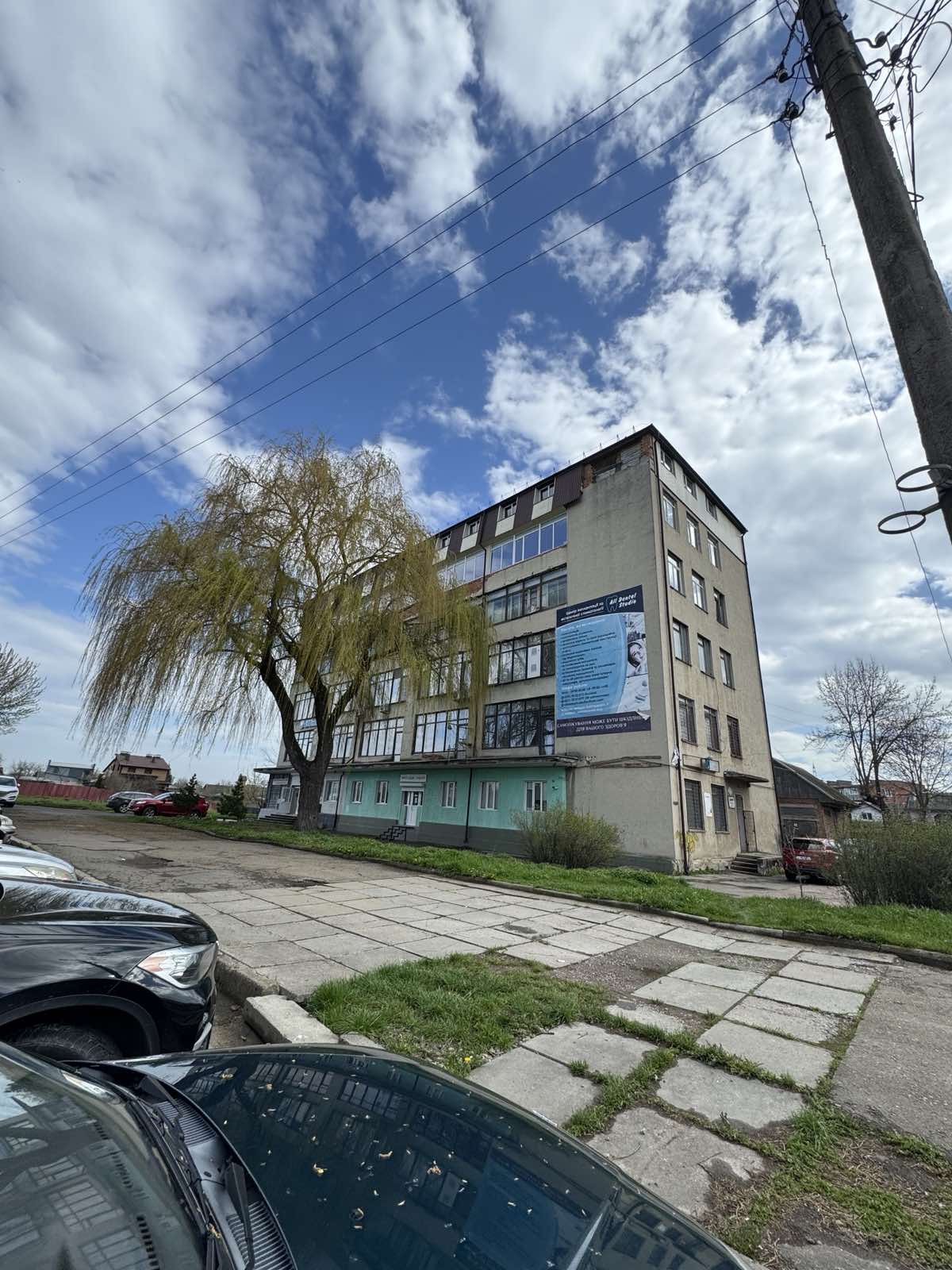 Ціну знижено!!!   Продається комерційне приміщення в центрі міста загальною площею 86,8 кв.м вул. Шептицького 5 . Буд.цегл., пов.4/5. Санвузол, електричний котел, сигналізація. Ціна 30000  $(33000 $)