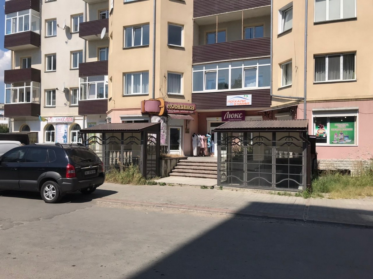 Здається в оренду комерційне приміщення, вул.Підвальна, 4. Закінчимо ремонт під орендаря, електричне опалення (кондиціонер). Велика проходимість. Ціна 100грн/кв.м.